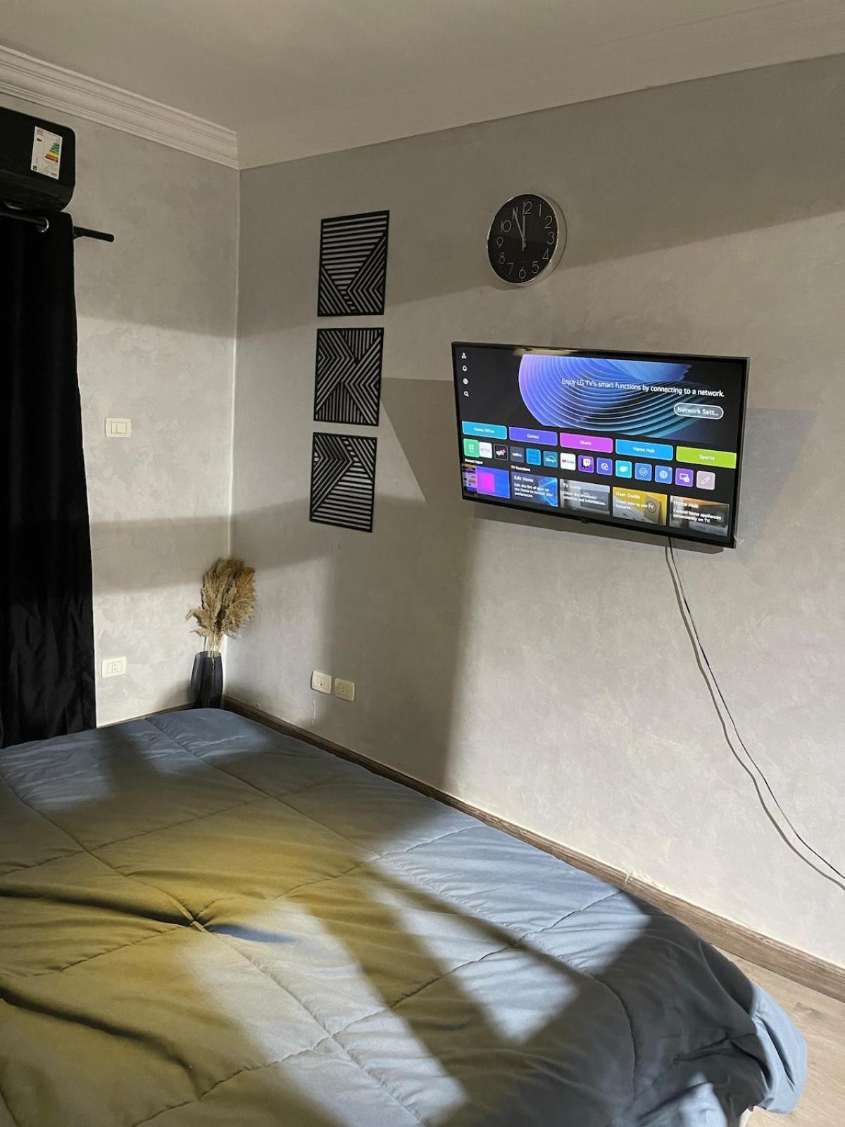Private 10 Minutes From The Airport Apartment *
